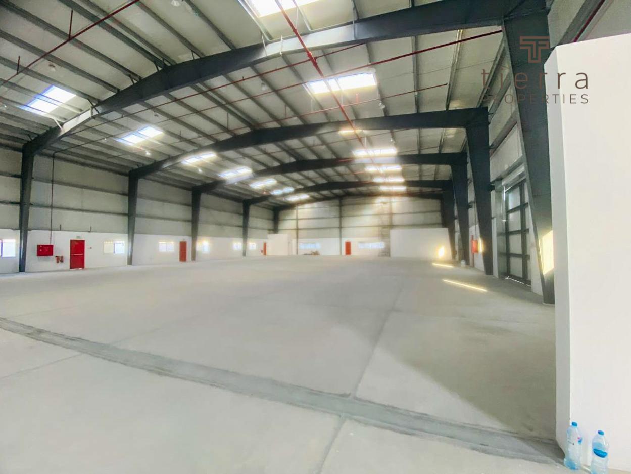 Склад 3065.8м² в Дубай, ОАЭ № 54800