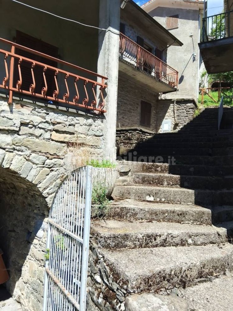 3 bedrooms House in Zeri, Italy No. 277165