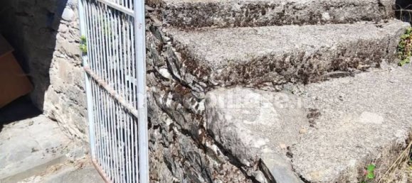 3 bedrooms House in Zeri, Italy No. 277165 9