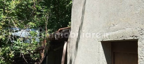 3 bedrooms House in Zeri, Italy No. 277165 3