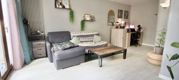 2 rooms Apartment in Elancourt, France No. 290443 2