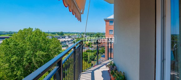 3 rooms Apartment in San Donato Milanese, Italy No. 274452 23