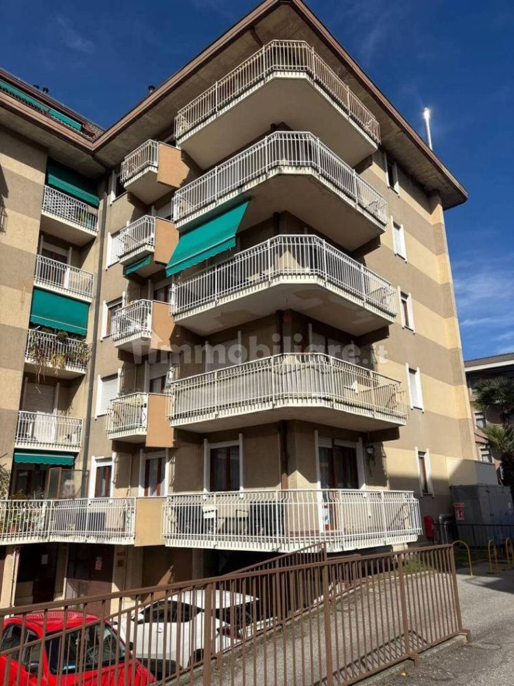 4 غرف نوم شقة في Luino, Italy رقم 344045