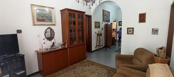 6 rooms Apartment in Savona, Italy No. 64667 3