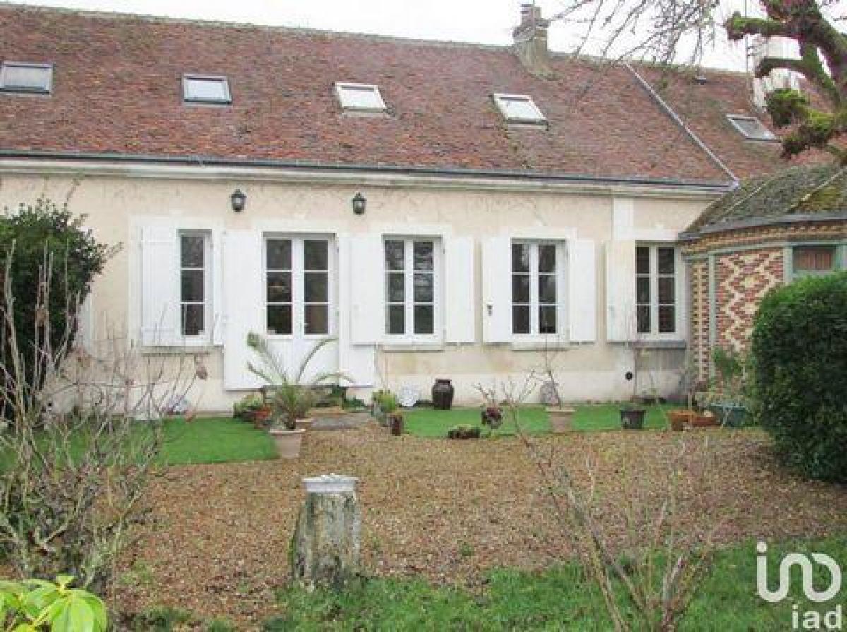 4 bedrooms House in Chartres, France No. 7542