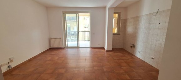 4 Schlafzimmer Wohnung in Messina, Italy, Nr. 321948 3