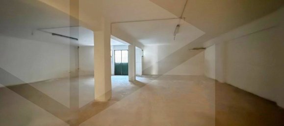80m² Commercial property in Triggiano, Italy No. 17112 8