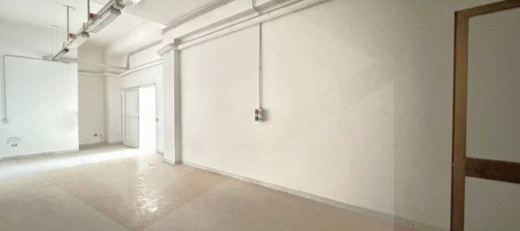 80m² Commercial property in Triggiano, Italy No. 17112 2