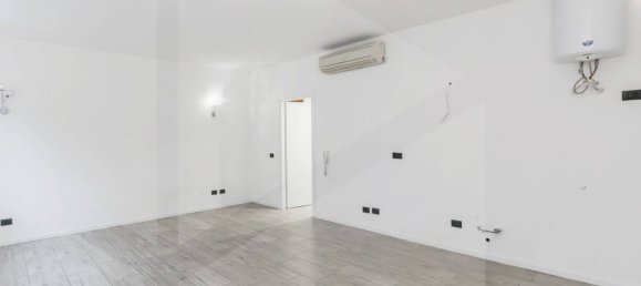 3غرفة شقة في Milan, Italy رقم 241835 2