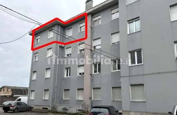 3 rooms Apartment in Turate, Italy No. 350088