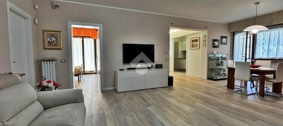 Дом с 7 комнатами в Гвальдо Тадино, Италия № 259101 2