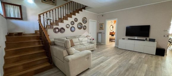 Дом с 7 комнатами в Гвальдо Тадино, Италия № 259101 22