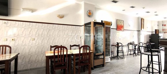 117m² Commercial property in Rio de Mouro, Portugal No. 86867 5