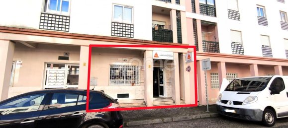 117m² Commercial property in Rio de Mouro, Portugal No. 86867 2