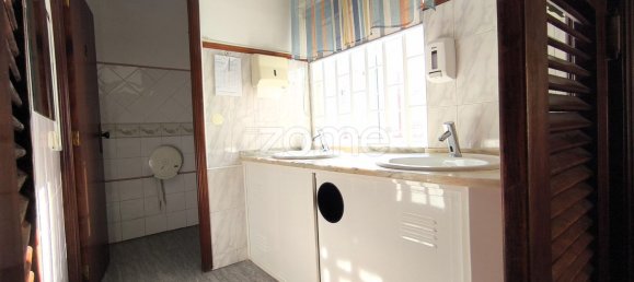 117m² Commercial property in Rio de Mouro, Portugal No. 86867 7