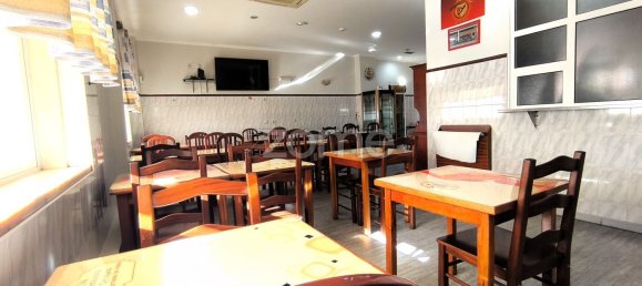 117m² Commercial property in Rio de Mouro, Portugal No. 86867 8