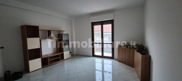 2 bedrooms Apartment in Collecorvino, Italy No. 342186 4