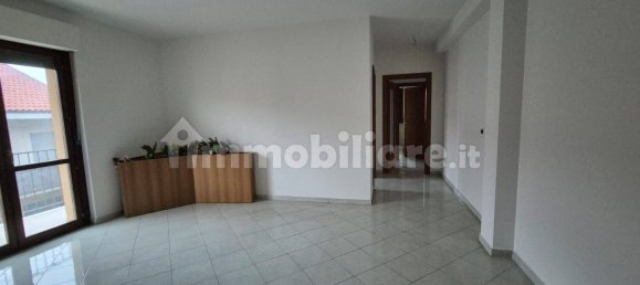 2 bedrooms Apartment in Collecorvino, Italy No. 342186 2