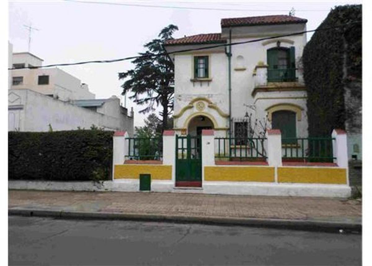 Terreno de 2 dormitorios en Lanús, Argentina No. 49263