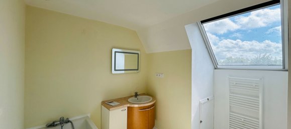 3 bedrooms House in Donges, France No. 280398 8