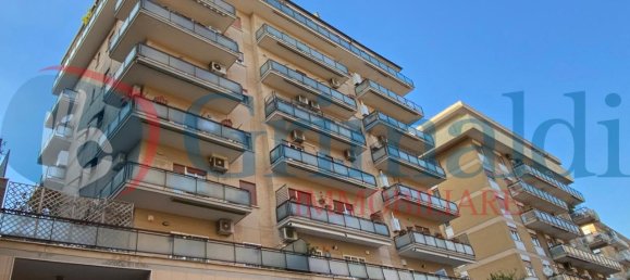 3 rooms Apartment in Rome, Italy No. 136071 3