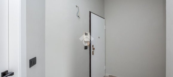 3 rooms Apartment in Turin, Italy No. 32287 6