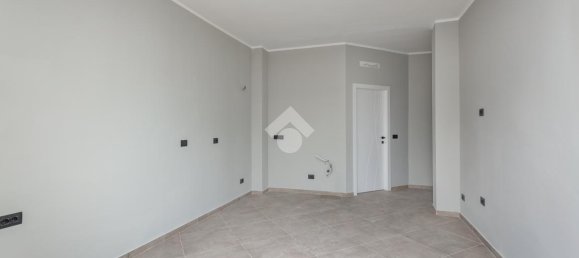 3 rooms Apartment in Turin, Italy No. 32287 4