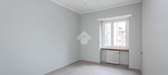 3 rooms Apartment in Turin, Italy No. 32287 10