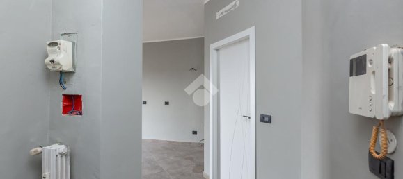 3 rooms Apartment in Turin, Italy No. 32287 7