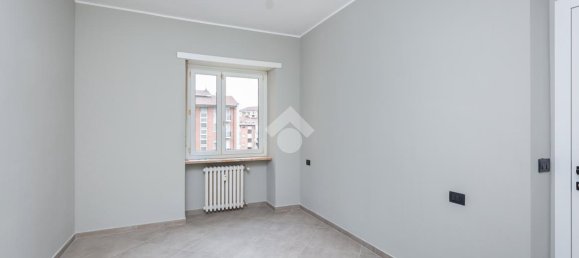 3 rooms Apartment in Turin, Italy No. 32287 9