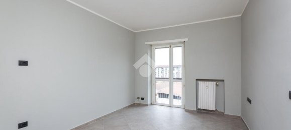 3 rooms Apartment in Turin, Italy No. 32287 3