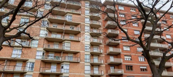 3 rooms Apartment in Turin, Italy No. 32287 20