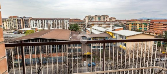 3 rooms Apartment in Turin, Italy No. 32287 5