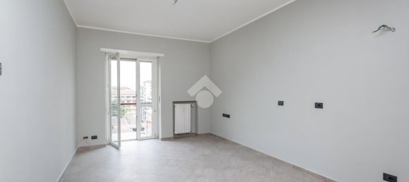 3 rooms Apartment in Turin, Italy No. 32287 2