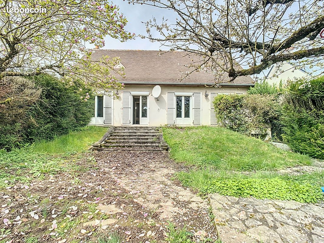 Casa de 3 dormitorios en La Chaussee-Saint-Victor, France No. 69526