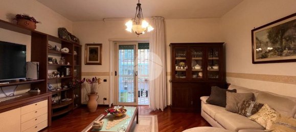 3 Schlafzimmer Wohnung in Naples, Italy, Nr. 316226 9