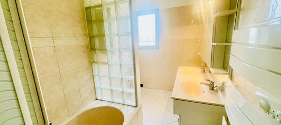 Дом с 6 комнатами в Бюси-ле-Руа, Франция № 221397 6