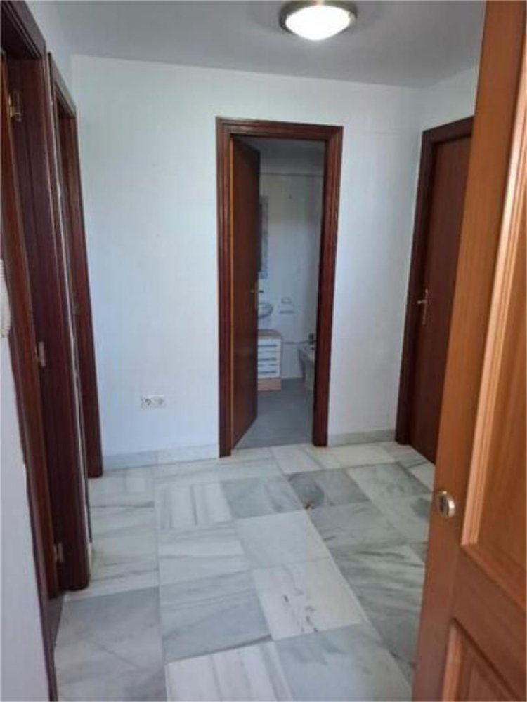 Apartamento de 3 dormitorios en Córdoba, Spain No. 184020