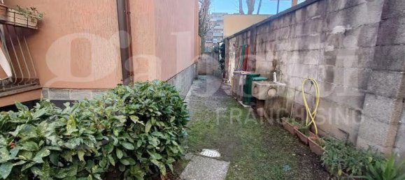 Квартира с 3 комнатами в Чинизелло Бальсамо, Италия № 123936 8