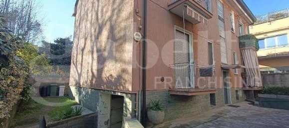 Квартира с 3 комнатами в Чинизелло Бальсамо, Италия № 123936 3