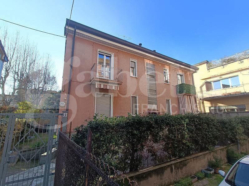 Квартира с 3 комнатами в Чинизелло Бальсамо, Италия № 123936