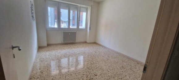 5 rooms Apartment in Sondrio, Italy No. 167776 2