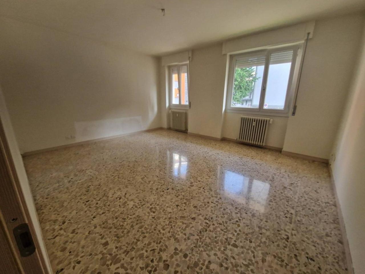 5 rooms Apartment in Sondrio, Italy No. 167776