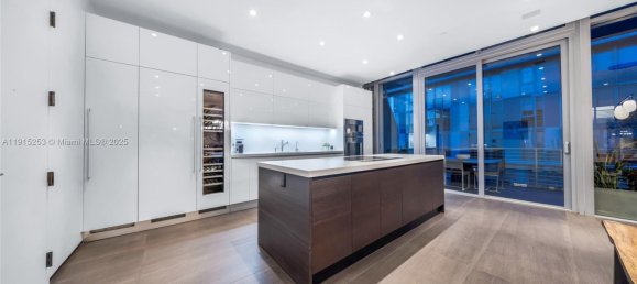 3 Schlafzimmer Gewerbliche Immobilien in Miami, USA, Nr. 615331 8