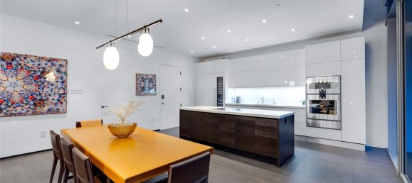 3 Schlafzimmer Gewerbliche Immobilien in Miami, USA, Nr. 615331 12