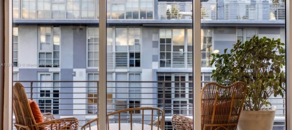 3 Schlafzimmer Gewerbliche Immobilien in Miami, USA, Nr. 615331 2