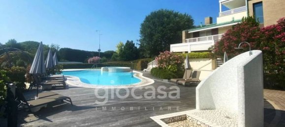 Вилла с 10 спальнями в Удине, Италия № 165798 20