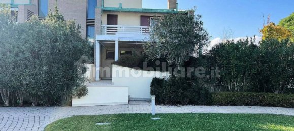 Вилла с 10 спальнями в Удине, Италия № 165798 21