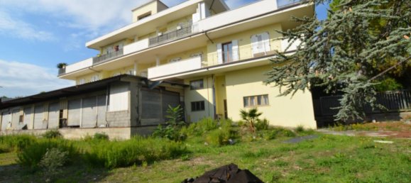 3 rooms Commercial property in San Benedetto del Tronto, Italy No. 202188 2