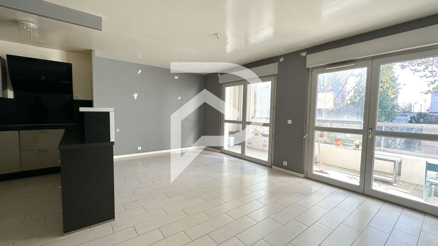 2 bedrooms Apartment in Aulnay-sous-Bois, France No. 175421